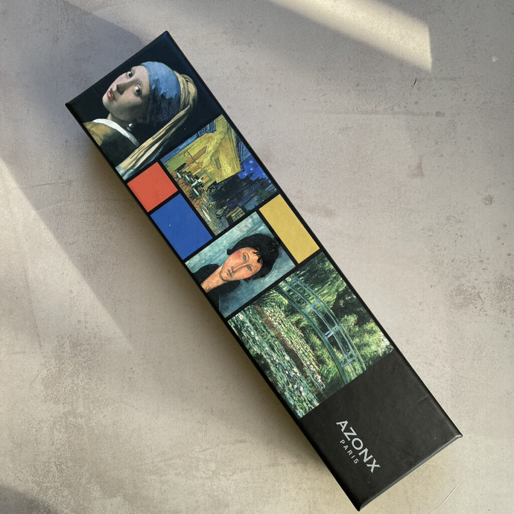 ガラスペン初心者さんにも使いやすいセキセイ株式会社のアゾンガラスペンシリーズは色んな有名な画家の描いた絵が描いてあるブラックのシックな箱に入っておりプレゼントにも最適です。